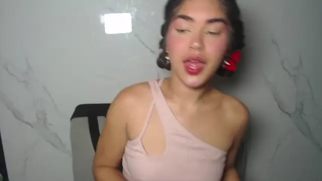 melodyphillips 2  online show from April 27, 2026, 5:16 am