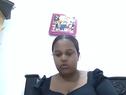 PerlaCurvasgrandes online show from February 17, 2026, 12:29 am