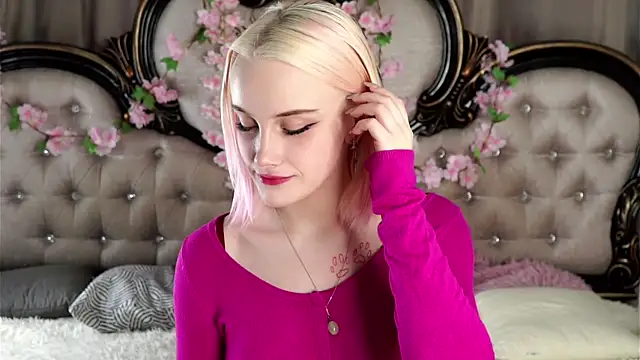 KirstinMcgeady online show from April 4, 2026, 11:08 am