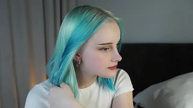 KirstinMcgeady online show from May 23, 2026, 1:04 pm