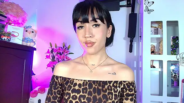 Yiyii online show from May 11, 2026, 8:06 pm