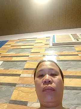 Snapshot of squirtshantal chatting on April 4, 2026, 2:21 am squirtshantal online show from April 4, 2026, 2:21 am