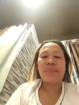 Snapshot of squirtshantal chatting on April 15, 2026, 7:43 pm squirtshantal online show from April 15, 2026, 7:43 pm