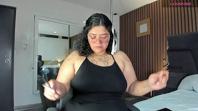 Snapshot of DarkReed chatting on February 25, 2026, 6:01 am DarkReed online show from February 25, 2026, 6:01 am