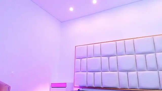 Violetta-foxx online show from February 28, 2026, 7:37 pm