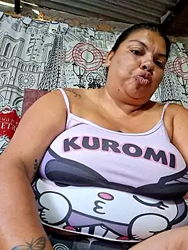 Snapshot of Juli_Powl chatting on February 14, 2026, 12:24 pm Juli Powl online show from February 14, 2026, 12:24 pm