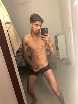 Snapshot of kaushikhotty chatting on April 15, 2026, 7:58 pm kaushikhotty online show from April 15, 2026, 7:58 pm