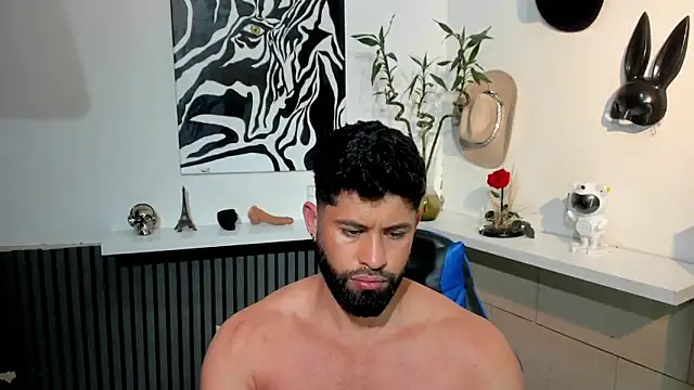 Snapshot of BENEDIICK chatting on February 17, 2026, 9:43 pm BENEDIICK online show from February 17, 2026, 9:43 pm