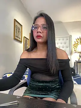 camillejoson online show from April 9, 2026, 12:32 am