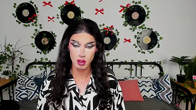 MadisonEsprit online show from April 19, 2026, 3:06 am