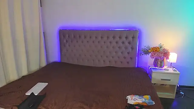Snapshot of AmandaHoppe chatting on April 27, 2026, 5:05 am AmandaHoppe online show from April 27, 2026, 5:05 am