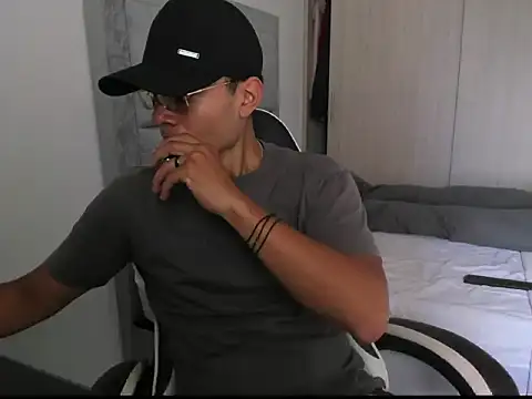 Snapshot of FredericSloan chatting on March 2, 2026, 8:04 pm FredericSloan online show from March 2, 2026, 8:04 pm