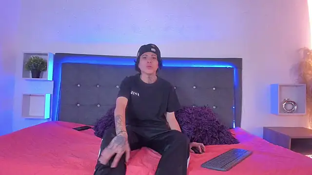 Ale cuzz online show from March 18, 2026, 3:04 pm