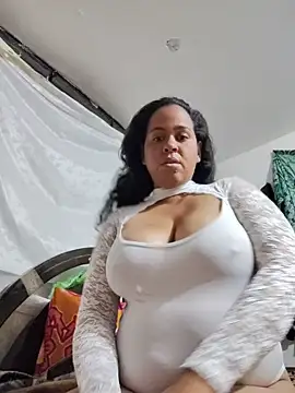 Dulceslolas online show from May 19, 2026, 10:43 am