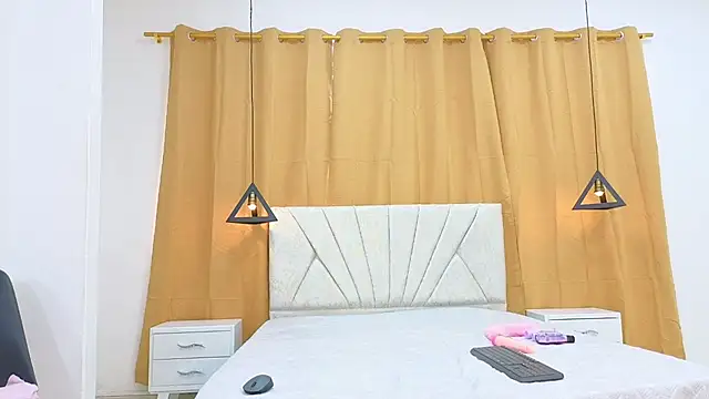 Snapshot of rossane_luxe chatting on February 19, 2026, 12:45 pm rossane luxe online show from February 19, 2026, 12:45 pm