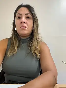 Snapshot of leona-david chatting on April 14, 2026, 12:22 pm leona-david online show from April 14, 2026, 12:22 pm