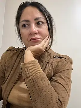 Snapshot of leona-david chatting on April 16, 2026, 12:17 pm leona-david online show from April 16, 2026, 12:17 pm