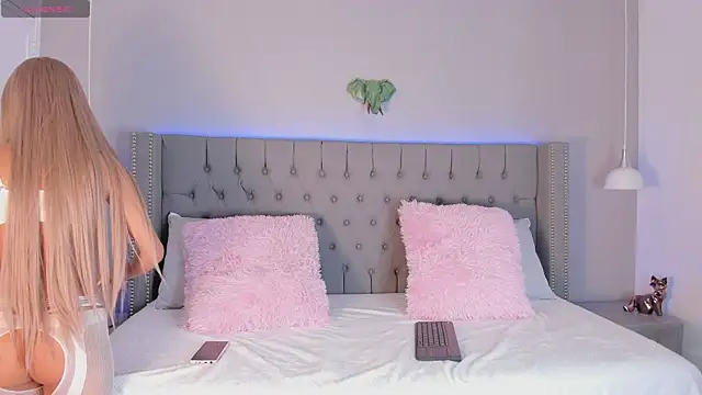 angelina honey  online show from March 26, 2026, 4:07 am