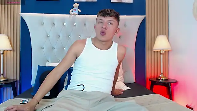 Snapshot of Dark_Nico chatting on February 20, 2026, 3:58 am Dark Nico online show from February 20, 2026, 3:58 am