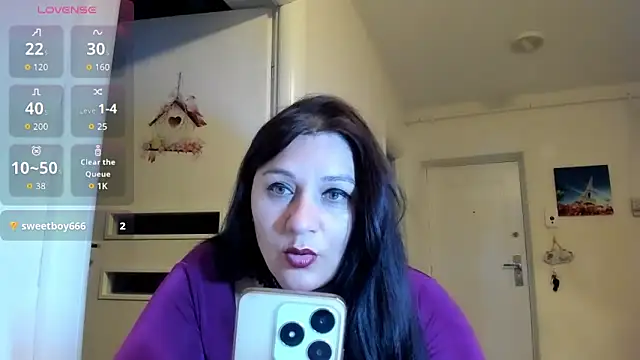 Snapshot of EVELYNA88 chatting on May 3, 2026, 7:42 pm EVELYNA88 online show from May 3, 2026, 7:42 pm