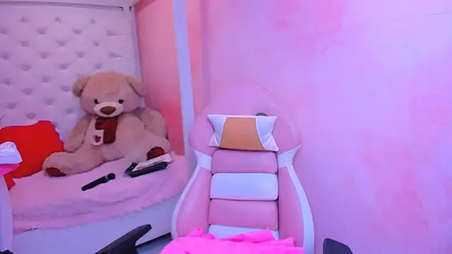 eimmy  skinny online show from April 5, 2026, 3:26 am