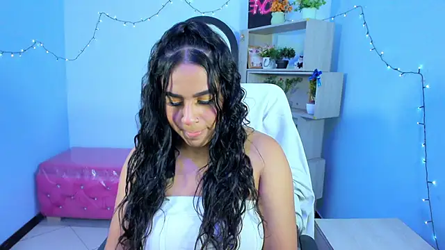 Snapshot of Scarlett_Moom chatting on July 16, 2026, 4:07 am Scarlett Moom online show from July 16, 2026, 4:07 am