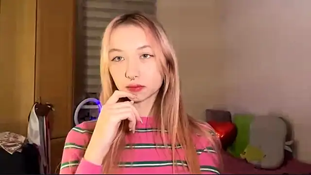 Snapshot of PinkTraible chatting on February 16, 2026, 12:56 pm PinkTraible online show from February 16, 2026, 12:56 pm