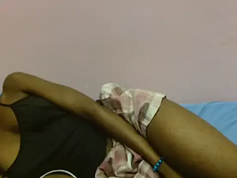 Snapshot of Sexybee01 chatting on February 20, 2026, 11:27 pm Sexybee01 online show from February 20, 2026, 11:27 pm