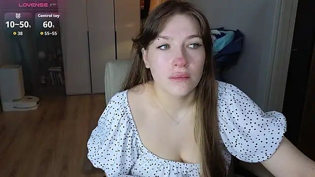 Snapshot of HennessyA chatting on February 17, 2026, 5:04 am HennessyA online show from February 17, 2026, 5:04 am