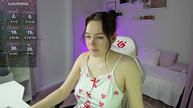 Snapshot of Laura_CollinsS chatting on April 10, 2026, 12:38 am Laura CollinsS online show from April 10, 2026, 12:38 am