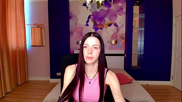 NoirDiva online show from May 7, 2026, 5:57 am
