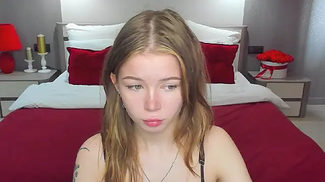 Snapshot of Violetta__Dreams chatting on June 8, 2026, 4:13 am Violetta Dreams online show from June 8, 2026, 4:13 am