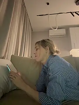 Snapshot of CarmenBlues_ chatting on February 22, 2026, 9:13 pm CarmenBlues online show from February 22, 2026, 9:13 pm