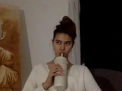 Snapshot of KiraVixenSweet chatting on March 1, 2026, 6:21 pm KiraVixenSweet online show from March 1, 2026, 6:21 pm