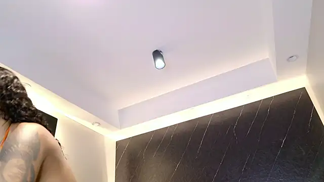 Kinsleybrown online show from April 8, 2026, 4:12 am