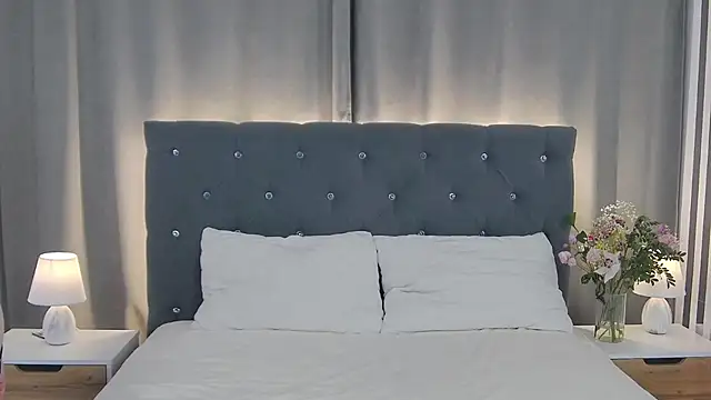 VikkyVonn online show from February 18, 2026, 12:23 pm