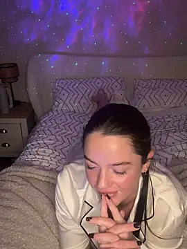 Maisierose online show from February 15, 2026, 12:51 am