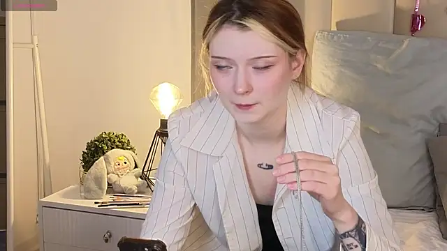 AlyssFrost online show from February 18, 2026, 4:03 pm