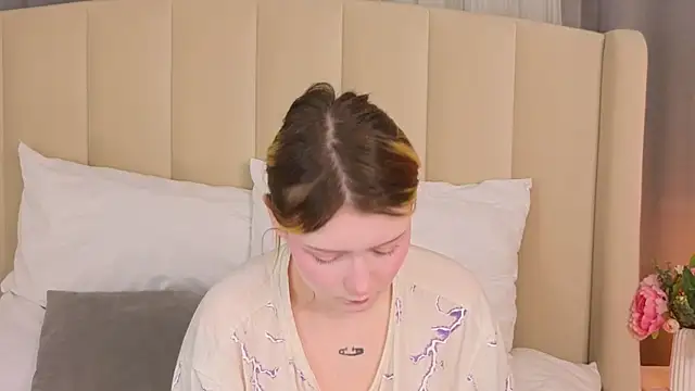 AlyssFrost online show from June 3, 2026, 2:47 am