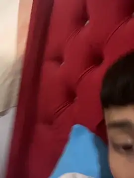 Snapshot of glopetitooo chatting on February 15, 2026, 4:14 pm glopetitooo online show from February 15, 2026, 4:14 pm