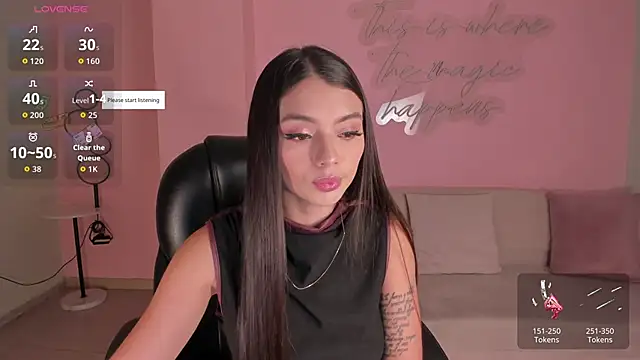 JulietteMoreau online show from May 4, 2026, 7:54 pm