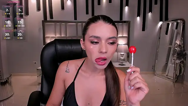 JulietteMoreau online show from July 5, 2026, 11:23 pm