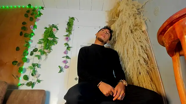 Snapshot of Ian_Hunter chatting on February 16, 2026, 1:29 pm Ian Hunter online show from February 16, 2026, 1:29 pm