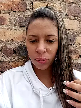 Snapshot of kiki_milu chatting on April 1, 2026, 2:03 pm kiki milu online show from April 1, 2026, 2:03 pm