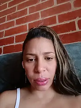 Snapshot of kiki_milu chatting on May 9, 2026, 2:44 pm kiki milu online show from May 9, 2026, 2:44 pm