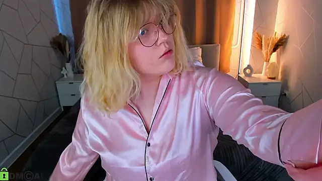 luna c0ra online show from April 5, 2026, 1:03 am