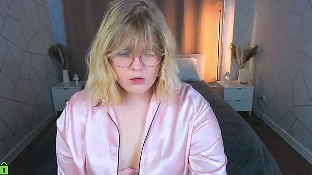 luna c0ra online show from April 10, 2026, 1:11 am