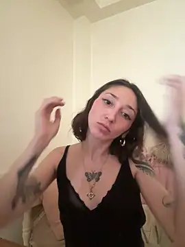 FrutillitaXX online show from March 4, 2026, 8:59 pm