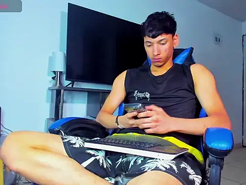 Lyam Russo online show from April 15, 2026, 7:59 am