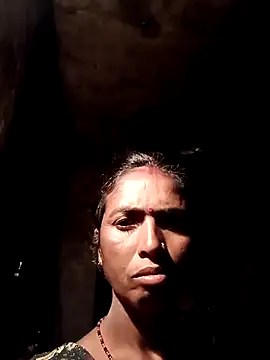 Snapshot of Hot_re83 chatting on February 22, 2026, 9:57 pm Hot re83 online show from February 22, 2026, 9:57 pm